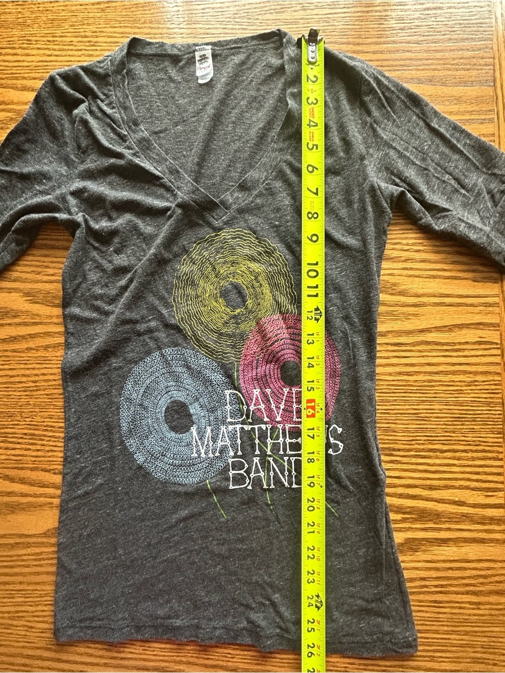 Dave Matthews Band Charcoal Grey V-Neck Tee Size XS (measured, not tag size) - Picture 6 of 9